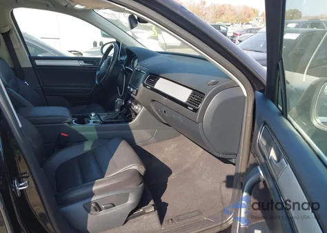 2016 Volkswagen Touareg Vr6 Sport z USA, uszkodzony, nr VIN WVGEF9BP0GD010125